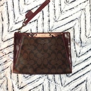 Coach wristlet AUTHENTIC